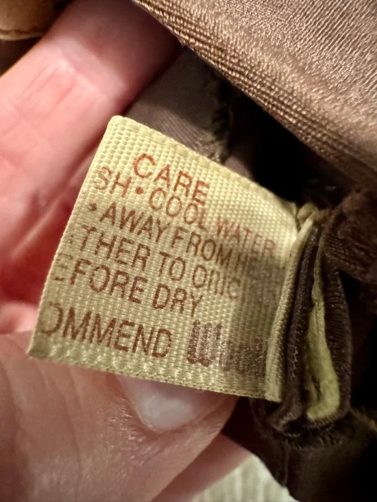 Classic Isotoner Brown Gloves with Tan Chevron Leather Accents - Picture 6 of 6